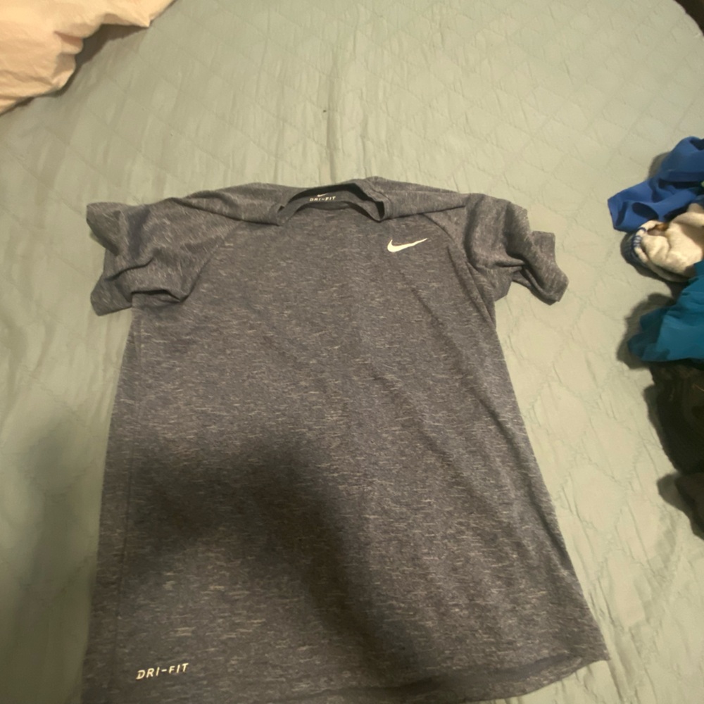 Nike shirt size M